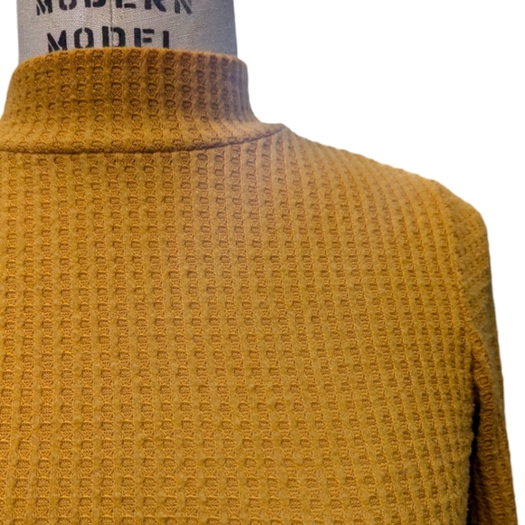 Caution to the wind Fitted, long sleeve mock neck top with peasant sleeves - Picture 3 of 5